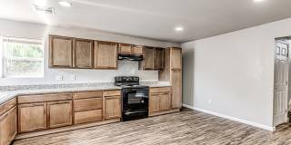 Charming Home + Balcony + Centrally Located in OKC + 3 bedrooms Gallery 8