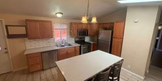 Charming home located near Russell and Mountain Vista. Gallery 7