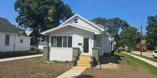 Cute 2 Bedroom Home in Bloomington Gallery 1
