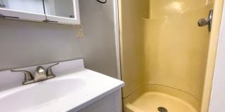 PRELEASING for AUGUST! Close to Campus Gallery 12