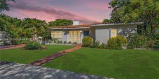 1875 Alamanda Dr, North Miami, FL 33181 Gallery 1