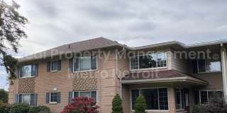 CHARMING SUBURBAN CONDO Gallery 1