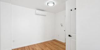 1223 SPRUCE Street Gallery 12