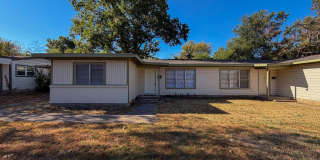 121 Vandenburg Drive 121 Vandenburg Drive Gallery 1
