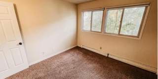 Pet Friendly 2 Bedroom/ 1 bath Westside Location With Balcony! Gallery 9