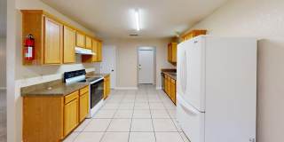 4 Bedroom 2 Bath - Convenient Location Gallery 5