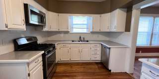 Large Four Bedroom Home! Gallery 1