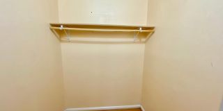 8864 WALUTES Circle Gallery 12