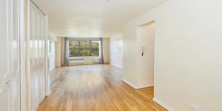 1270 E 51st St Gallery 7