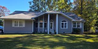 Beautiful 3 bedroom, 2 bath house with one car garage, located on Cummins Creek Gallery 1