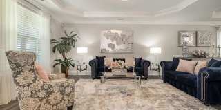 Room in 4 Bedroom Home at Knollwood Cir Gallery 1