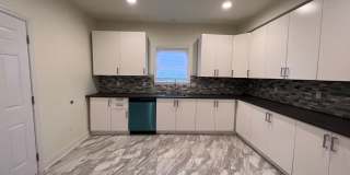 Updated 5BR 3bath house with off street parking! Gallery 13