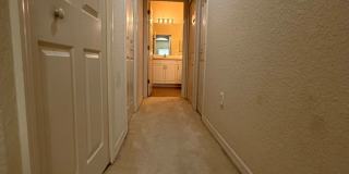 Beautiful 3 room /2.5 bath Gated Community W/ Pool Close to the Skyway Gallery 13