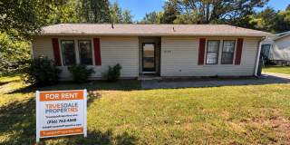 3br 1Ba with great deck/patio area and a decorative mantle Gallery 1