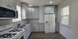 Beautiful and Spacious 3 Bedroom Home In West End Gallery 1