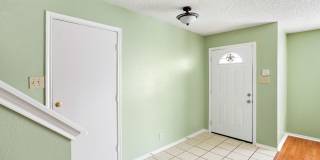 2 Story 4 BD | 2.5 BA Available in July near Medical Center! Gallery 4