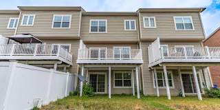 Lovely Townhome with 2 Car Garage Lovely Townhome with 2 Car Garage Gallery 36