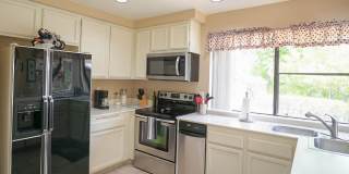 Beautifully Furnished Condo with Mountain Views Beautifully Furnished Condo with Mountain Views Gallery 16