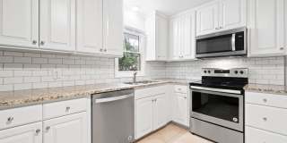 Renovated 2 bed/1 bath duplex minutes from downtown! Gallery 3