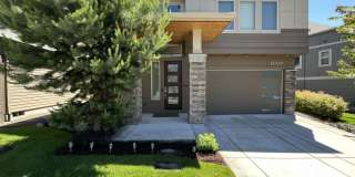 Elegant South Cooper Mountain Home with 4 Bedrooms, Bonus Room, Main-Level Suite & Designer Finishes Gallery 1