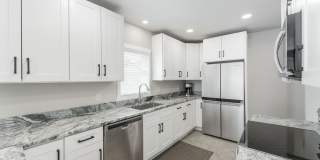 FURNISHED HOUSE! Short or Long Term! Large Newly Renovated Fully Furnished Modern 5 Bedroom Home with 3 Separate Living Rooms! Gallery 7