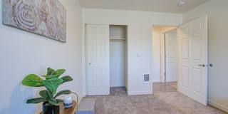 Country Living with Modern Flair: Wake up to the sounds of nature, Live Minutes from Everything Gallery 39