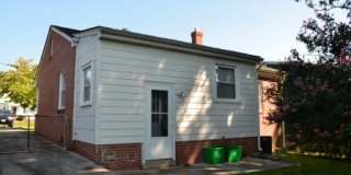 3 BR/ 1 BA Lakeside Three bedroom with large fenced yard and detached garage/workshop Gallery 8