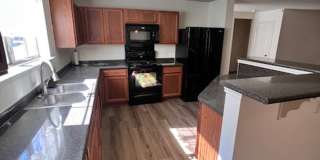 NorthPark / Taylor, TX / 4 bedrooms / Approx 2932 sq. ft. / Refrigerator / Washer & Dryer / New Carpet & Paint Gallery 9