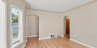100 S Custer Avenue Gallery 5