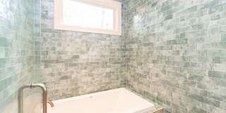 CHARMING, MODERN, CUSTOM HOME IN MID-CITY FOR RENT Gallery 32