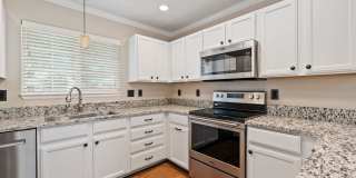 5 Bed 3.5 Bath Home in Maple Hills Available Now!! Gallery 8