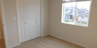 4Bd/2.5Ba Two Story Home - Available to View! Gallery 22
