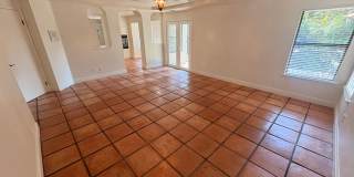 Elegant 4 Bedroom Home in The Lakes Gallery 4