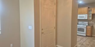 Adorable 3 bedroom 2.5 bath Gallery 5