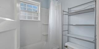 Charming 2BR apartment in Newport Gallery 18