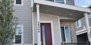 Long Realty  Property Management - 3 Bedroom Townhome in Aurora Highlands Gallery 1