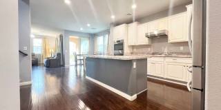 Beautifully upgraded house in Summerlin Gallery 5