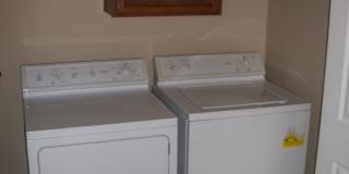 2 Bedroom 1 1/2 Bathroom - Close to Campus - Centrally Located Gallery 14