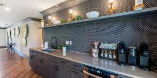 Smoky Crossing Apartment Homes Gallery 18