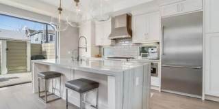 710 E Avenue Gallery 15