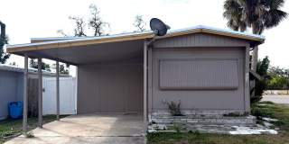 Charming Renovated 2-Bed / 1-Bath Mobile Home for Rent in Bradenton – Available Now! Gallery 1