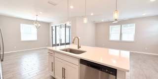 Bright & Spacious 4BR Home with Screened Porch & Paver Patio Bright & Spacious 4BR Home with Screened Porch & Paver Patio Gallery 15