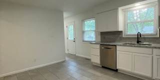 Great Location 3 bedroom 1 bath 1car garage Gallery 7