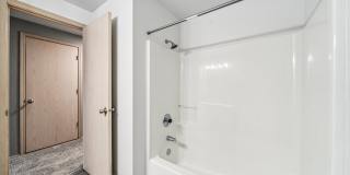 Oak Park Village Apartments Gallery 34