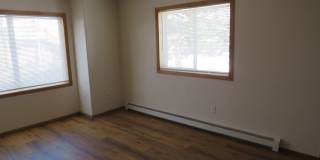 Comfortable 2 Bedroom, 1 Bathroom Lower-Level 4-Plex Unit Gallery 5