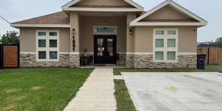 1001 Colon Lane Gallery 1