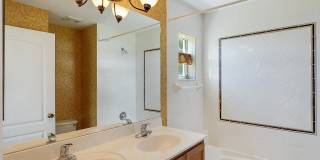 241 SW LAKE FOREST Way Gallery 15