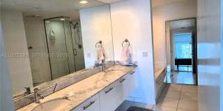 500 Brickell Ave Gallery 15
