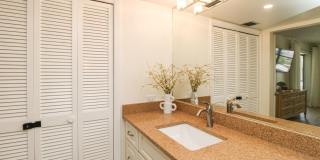 ** CANAL VIEW 2 BEDROOM\2 BATH CONDO ** SEASONAL OR ANNUAL ** BLUE POINT CLOSE TO DOWNTOWN NAPLES AND NAPLES BEAUTIFUL BEACHES ** CANAL BOAT SLIP AVAILABLE ** Gallery 45