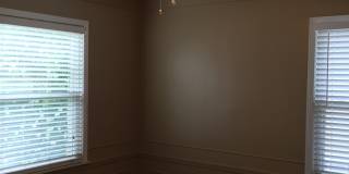A Charming 3 Bedroom Bungalow, Hardwood Floors, Fenced in Backyard Gallery 11